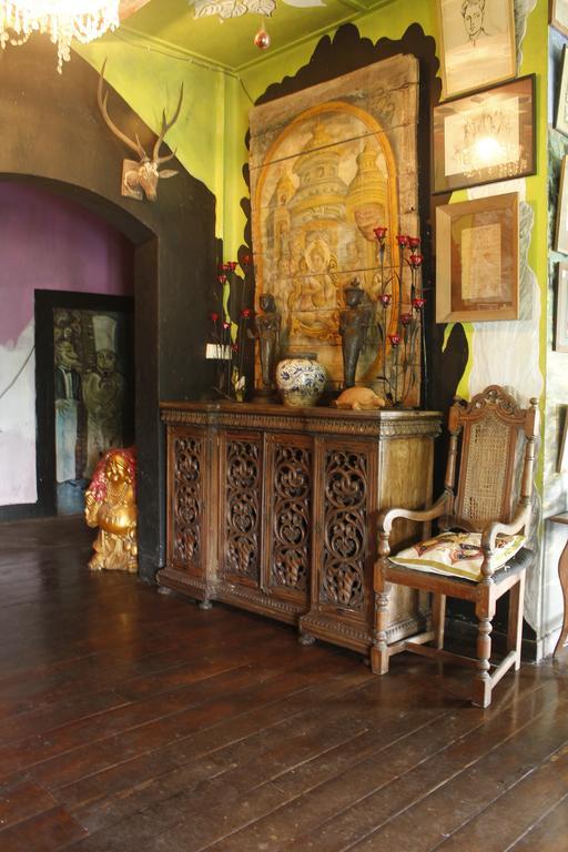 Helgasfolly Anti Hotel Residence Kandy Bagian luar foto