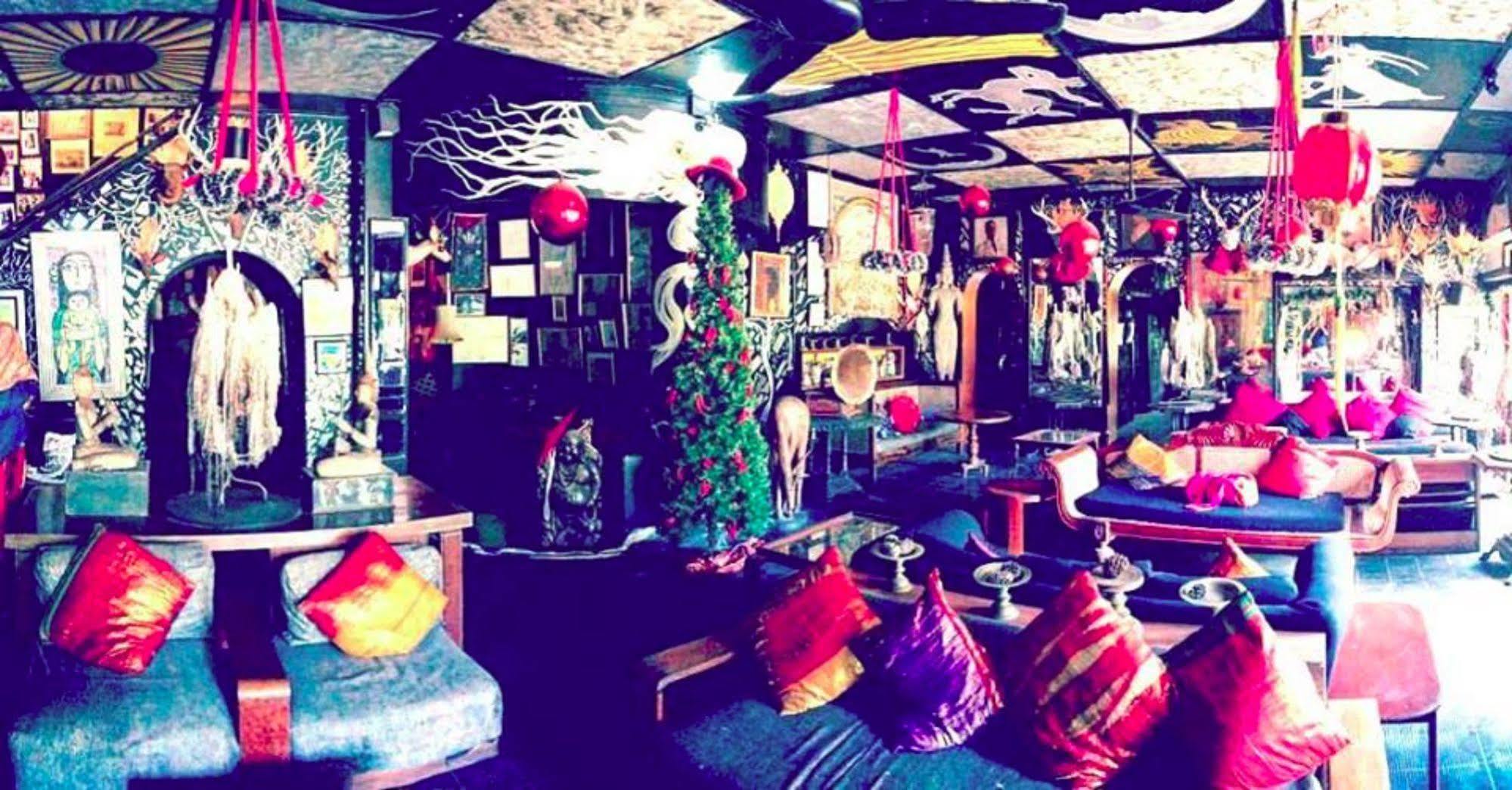 Helgasfolly Anti Hotel Residence Kandy Bagian luar foto